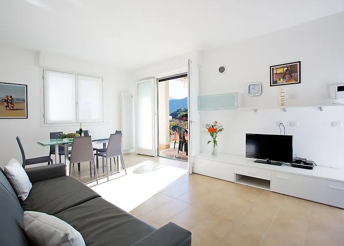 Apartment 4 Village Centre Homes With Pool-by Italian Terraze, Spese, Sopra Spese, Spese Ii Lenno