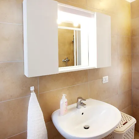 4 Village Centre Homes With Pool-by Italian Terraze, Spese, Sopra Spese, Spese Ii * Lenno