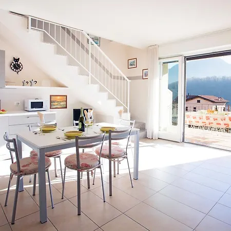 Apartment 4 Village Centre Homes With Pool-by Italian Terraze, Spese, Sopra Spese, Spese Ii Lenno