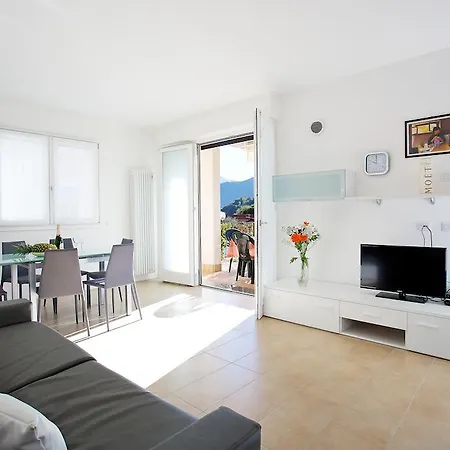 Apartamento 4 Village Centre Homes With Pool-by Italian Terraze, Spese, Sopra Spese, Spese Ii Lenno