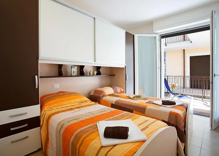 公寓 4 Village Centre Homes With Pool-by Italian Terraze, Spese, Sopra Spese, Spese Ii 莱诺